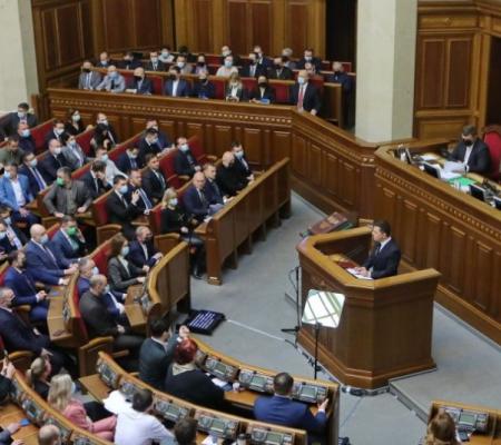 Эксперт прокомментировал сокращение нардепов в Раде с 450 до 300
