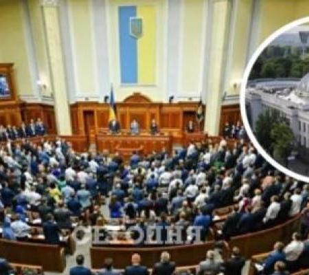 Досрочные выборы в Верховную Раду: будет ли демарш оппозиции и устоят ли "Слуги" в 2022 году