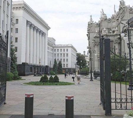 Города-крепости и борьба с "ЕС" в тылу: что происходит с вертикалью власти