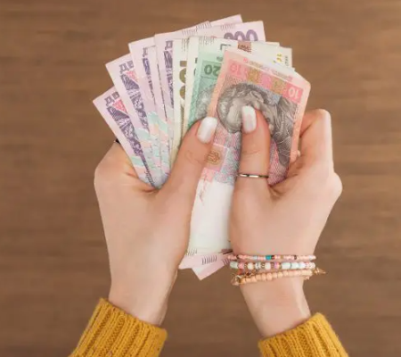Війна знецінила працю людей в Україні
