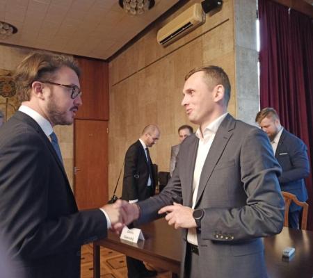 УІП презентував дослідження "СІМ СЦЕНАРІЇВ: від тріумфу до занепаду" дипломатичному корпусу в Україні.