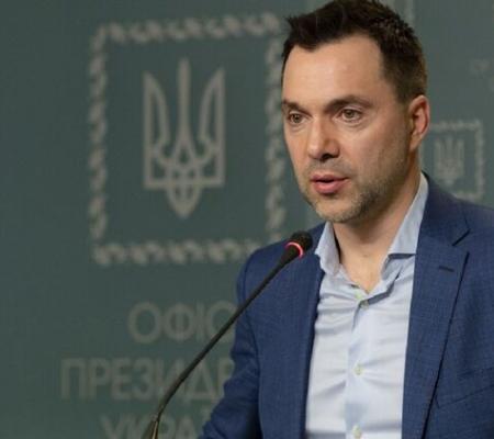 Тюрьма, сума или партия. Что ждет Арестовича после увольнения из Офиса президента