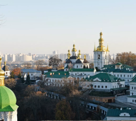 “Стояние на Угре”. Что происходит вокруг лавры и будут ли выселять монахов