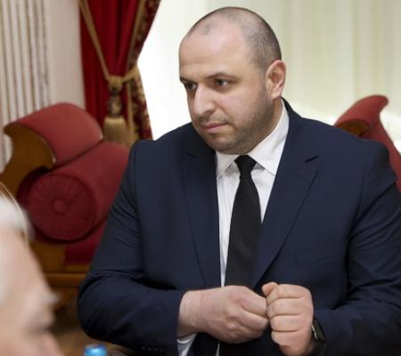 Zelensky, scandalo-hot in Urcaina: il video-choc del ministro Reznikov