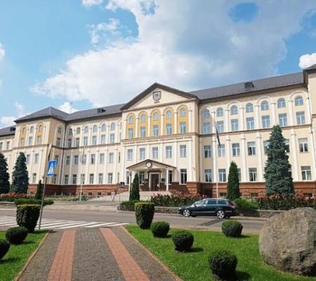 Зараз багато абітурієнтів постають перед складним вибором: куди рухатися далі.