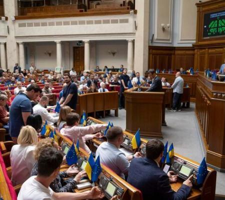 Премьер попутал. Почему накалялись отношения между президентом Зеленским и Радой