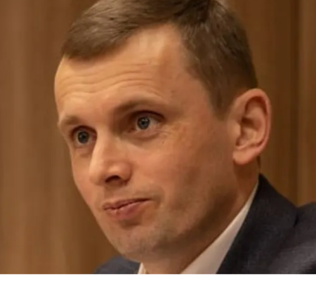 «Нам всім потрібна терапія раціональністю»: політолог Руслан Бортнік – про шляхи до миру, удар по Кривому Рогу, проблему виборів та історичні помилки українців