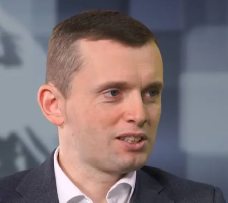 Перспективи успіху в переговорах про мир залишаються, але досить малі: політолог Руслан Бортнік