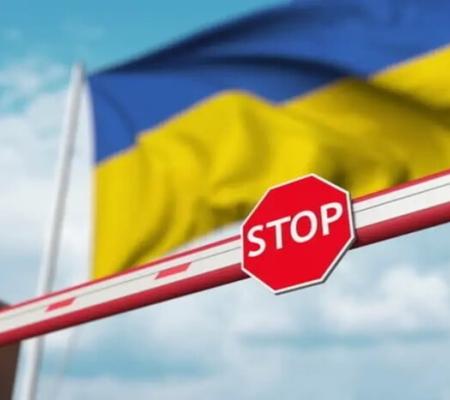 Суд скасував урядовий порядок виїзду посадовців за кордон: що це означає і чому не змінює правила для чоловіків
