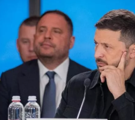 Il politologo Bortnik: “La crisi politica interna indebolisce Zelensky ma può facilitare l’intesa”