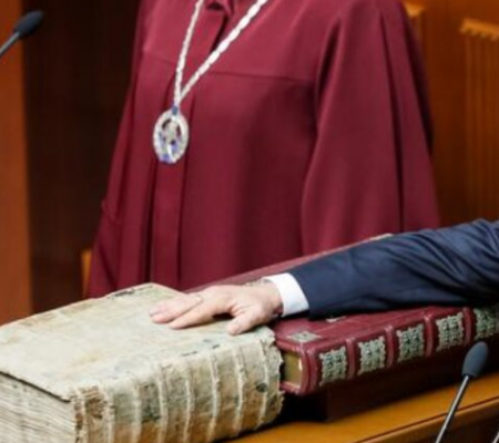 Правда, от которой неловко: очевидцы судьбоносных событий 1996 раскрыли тайны принятия Основного Закона