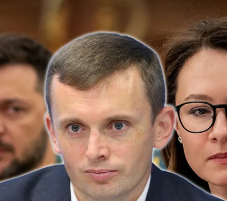 Руслан Бортник. Это правительство затронуто «миндичгейтом», трое министров находятся под следствием, поэтому Зеленский вынужден его сменить