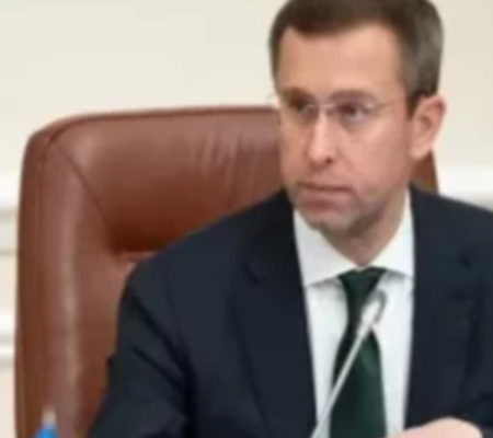 Отрубишь одну голову – вырастут две: как сокращение чиновников раздувает штат госаппарата