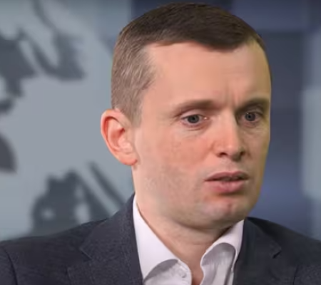 Это стратегия засунуть голову в песок, занять позу страуса, – Руслан Бортник о перемириях Трампа