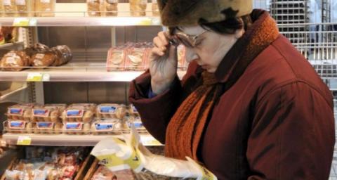 Украинцы тратят более половины доходов на продукты питания