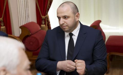 Zelensky, scandalo-hot in Urcaina: il video-choc del ministro Reznikov