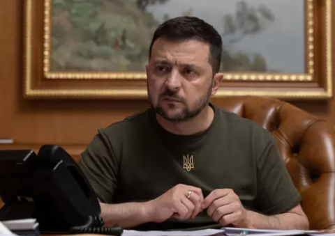 Zelenskému končí prezidentský mandát. Čeká ho těžké rozhodnutí