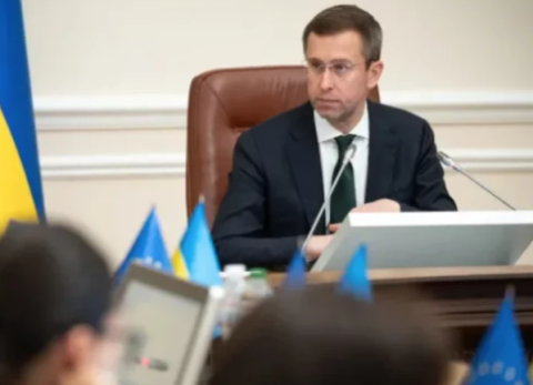 Отрубишь одну голову – вырастут две: как сокращение чиновников раздувает штат госаппарата