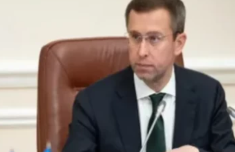 Отрубишь одну голову – вырастут две: как сокращение чиновников раздувает штат госаппарата