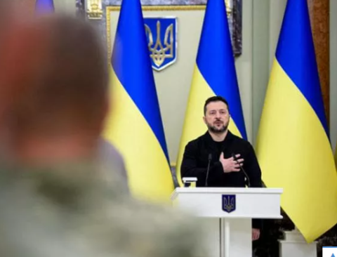 Le carte di Zelensky in attesa di midterm: profilo basso e caccia al sostegno degli alleati